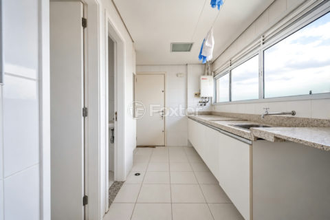 Image 31 - 1037505
