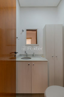 Image 21 - 1037515