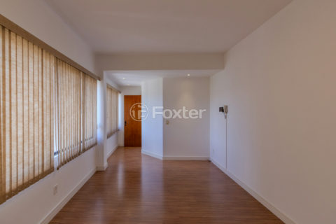 Image 20 - 1037515