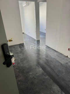 Image 2 - 1037528
