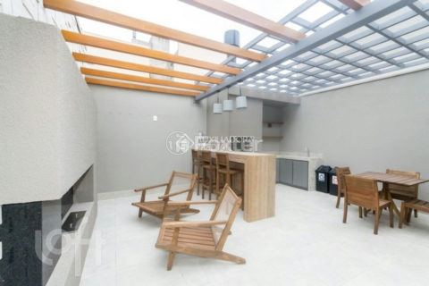 Image 21 - 1037549