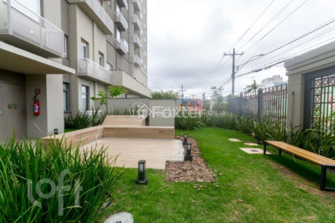 Image 31 - 1037549