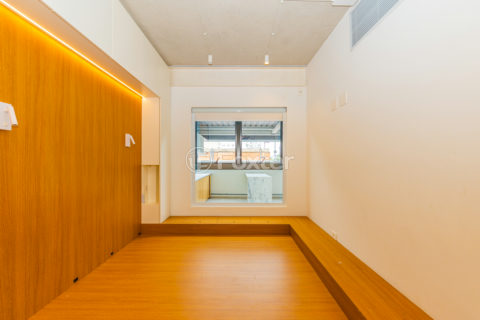 Image 23 - 1037605