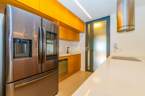 Image 30 - 1037605