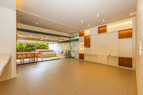 Image 7 - 1037605