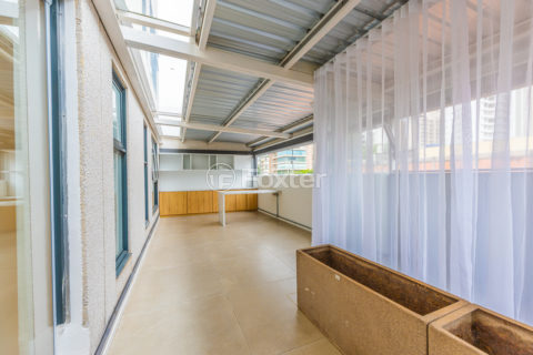 Image 20 - 1037605