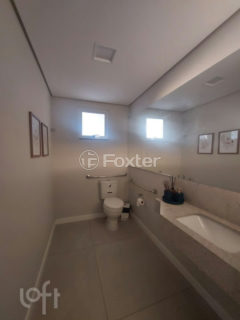 Image 30 - 1037633