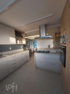Image 29 - 1037633