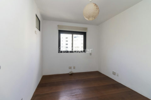 Image 22 - 1037646