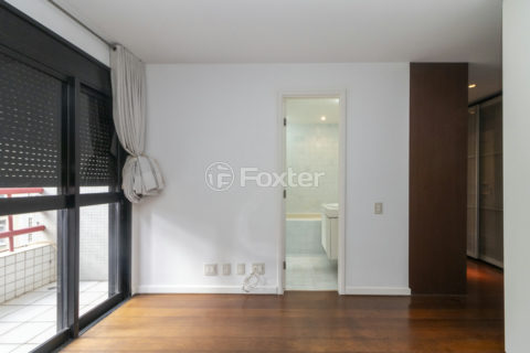 Image 30 - 1037646