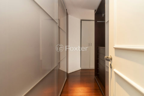 Image 31 - 1037646
