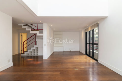 Image 9 - 1037646