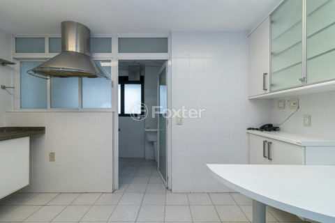 Image 40 - 1037646