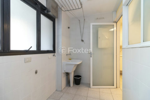 Image 41 - 1037646
