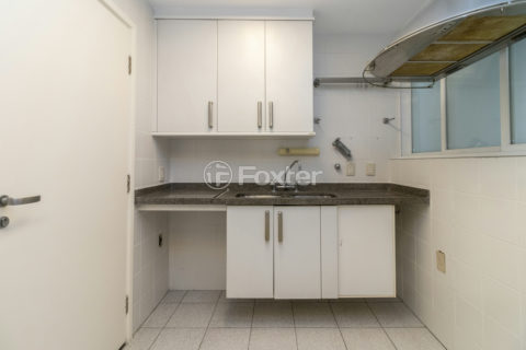Image 39 - 1037646