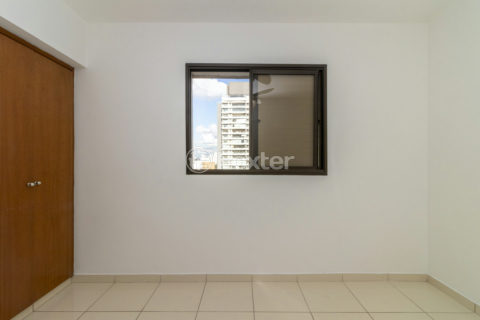 Image 10 - 1037647