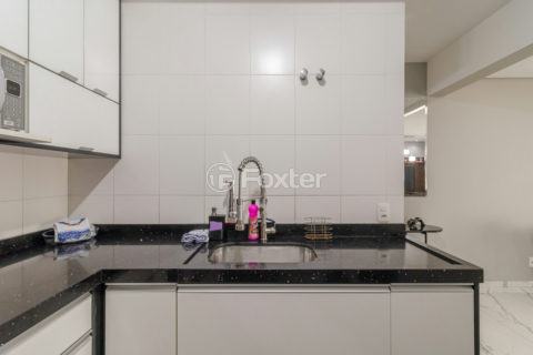 Image 32 - 1037659