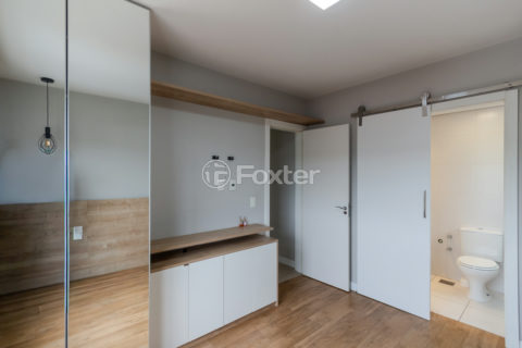 Image 9 - 1037683