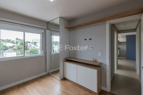 Image 7 - 1037683