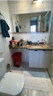 Image 9 - 1037684