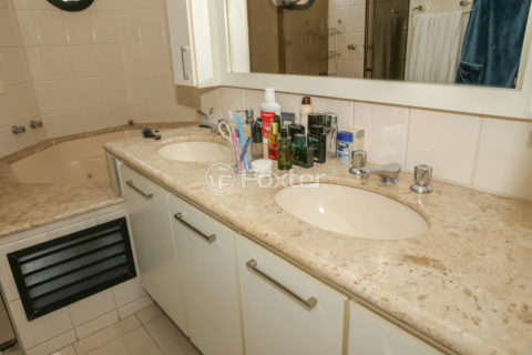 Image 35 - 1037685