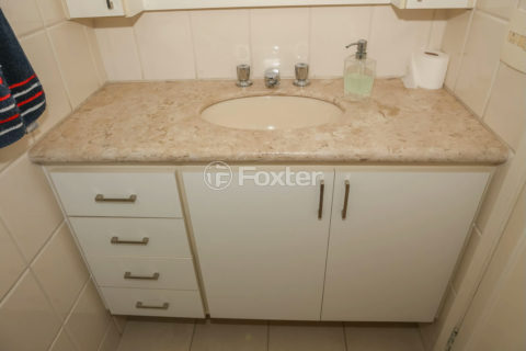 Image 47 - 1037685