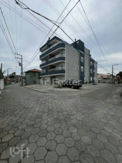 Image 2 - 1037703