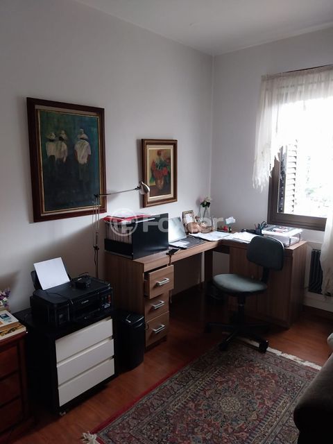 Image 21 - 1037709