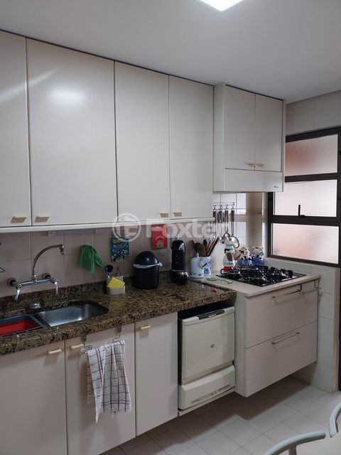 Image 10 - 1037709