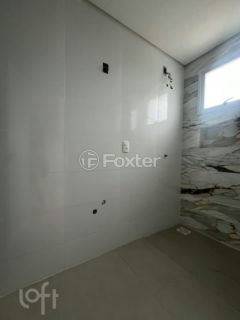 Image 10 - 1037710