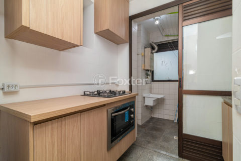 Image 21 - 1037721