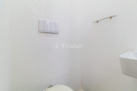 Image 24 - 1037721