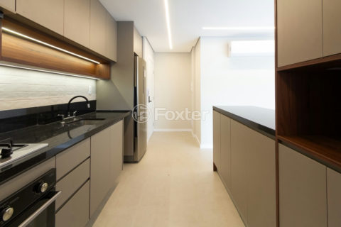 Image 33 - 1037742