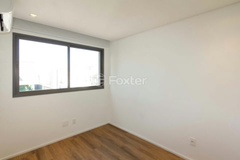 Image 21 - 1037751
