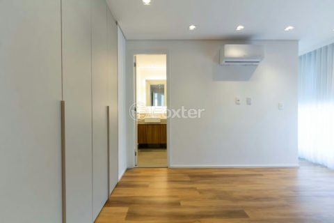 Image 29 - 1037751