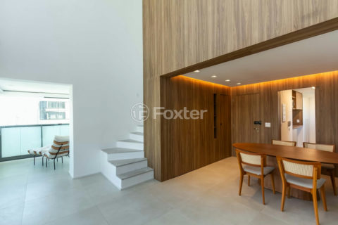 Image 4 - 1037751