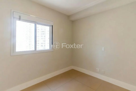 Image 15 - 1037768