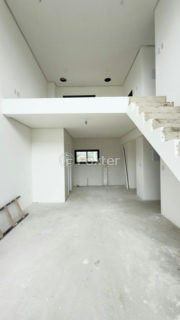 Image 4 - 1037772