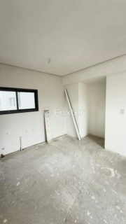 Image 6 - 1037772