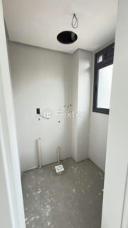 Image 4 - 1037775
