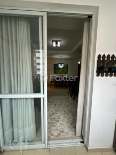 Image 20 - 1037796