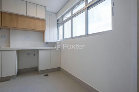 Image 21 - 1037808
