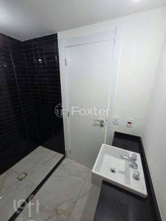 Image 2 - 1037875