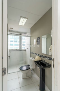 Image 21 - 1037884