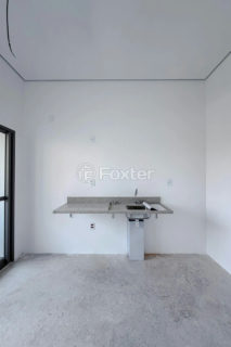 Image 5 - 1037892