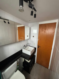 Image 11 - 1037895