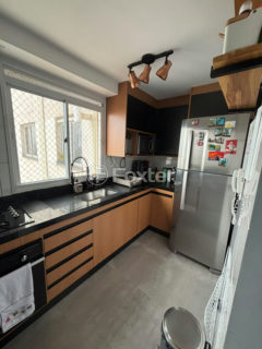 Image 21 - 1037895
