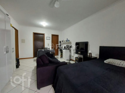 Image 4 - 1037898