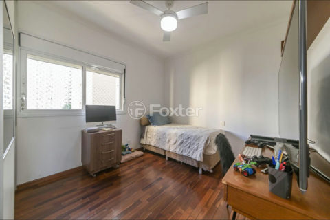 Image 40 - 1037954