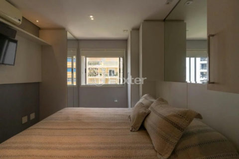 Image 9 - 1037981